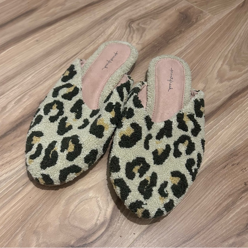 Printfresh Leopard Spot Tufted Slippers Size 8 - image 2
